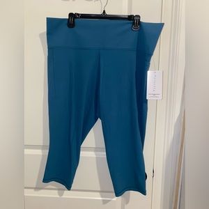Athleta Teal Salutation Stash Pocket Capri’s